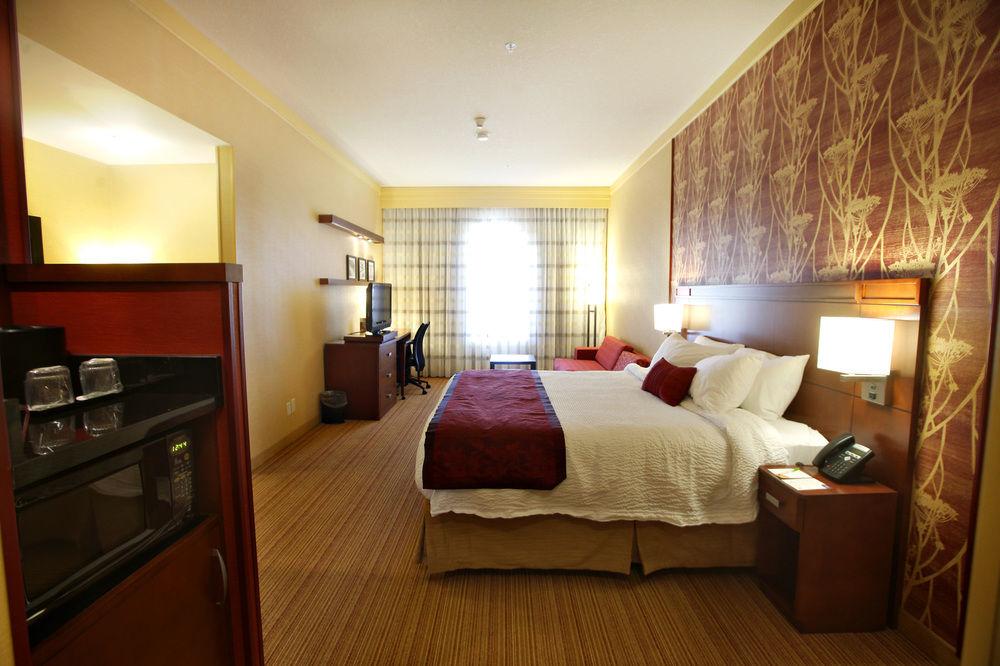 Hotel Courtyard By Marriott Waterloo St. Jacobs Exterior foto